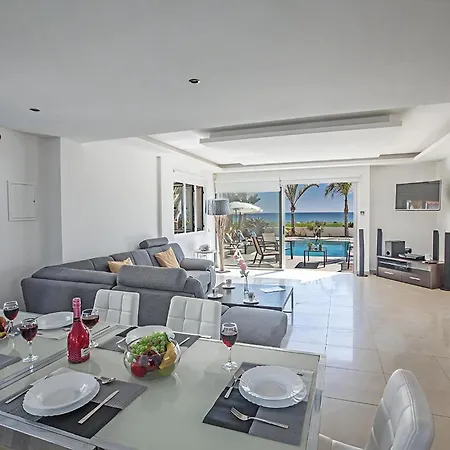 Adaman - Stunning 3 Bedroom Seafront With Pool - Close To The