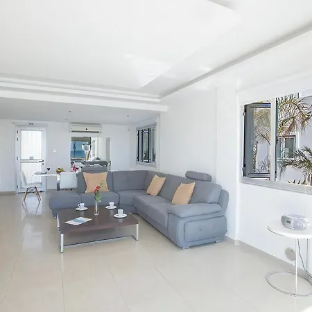 Adaman - Stunning 3 Bedroom Seafront With Pool - Close To The *