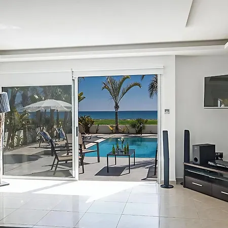 Adaman - Stunning 3 Bedroom Seafront With Pool - Close To The Villa *