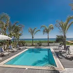 Adaman - Stunning 3 Bedroom Seafront With Pool - Close To The *