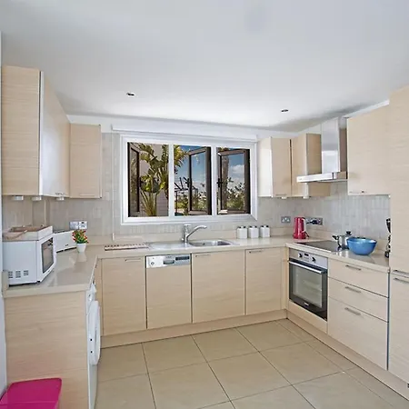 Adaman - Stunning 3 Bedroom Seafront With Pool - Close To The Villa Ayía Nápa