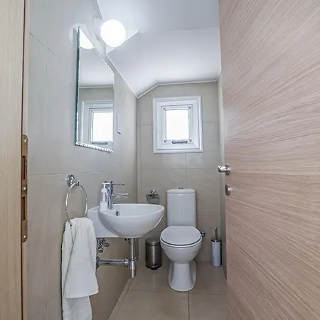 Adaman - Stunning 3 Bedroom Seafront With Pool - Close To The Ayía Nápa