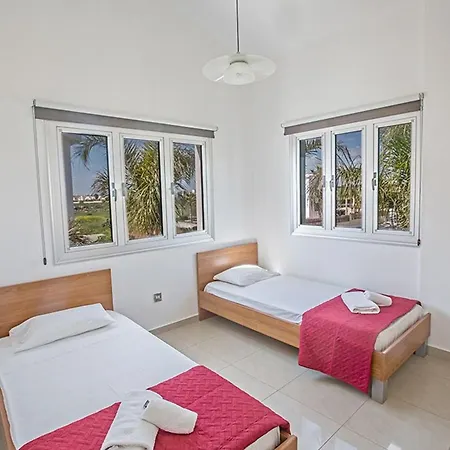 Adaman - Stunning 3 Bedroom Seafront With Pool - Close To The *