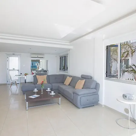 Adaman - Stunning 3 Bedroom Seafront With Pool - Close To The Villa Agia Napa