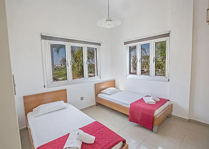 Adaman - Stunning 3 Bedroom Seafront With Pool - Close To The *