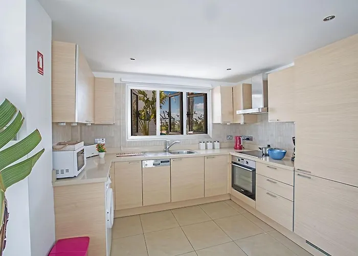 Adaman - Stunning 3 Bedroom Seafront With Pool - Close To The Vila Ayia Napa