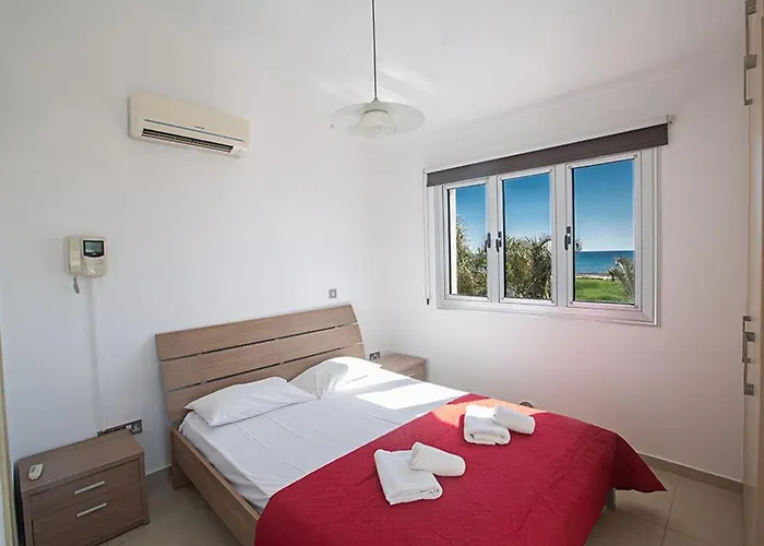 Adaman - Stunning 3 Bedroom Seafront With Pool - Close To The Vila