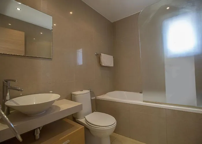 Adaman - Stunning 3 Bedroom Seafront With Pool - Close To The Vila