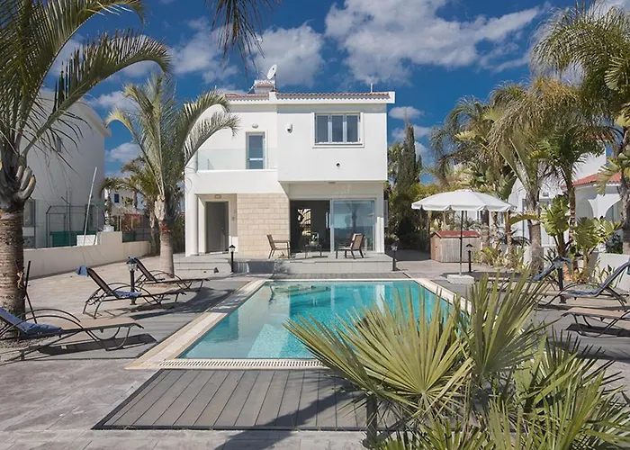 Adaman - Stunning 3 Bedroom Seafront With Pool - Close To The Vila Ayia Napa