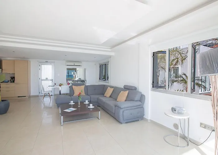 Adaman - Stunning 3 Bedroom Seafront With Pool - Close To The Vila Ayia Napa