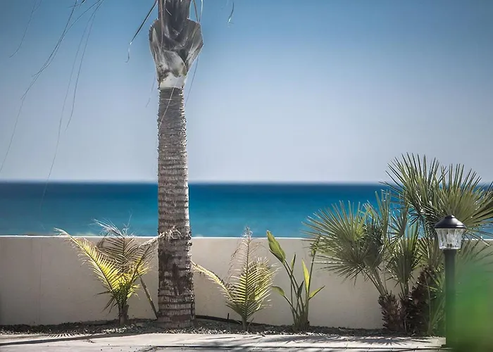 Vila Adaman - Stunning 3 Bedroom Seafront With Pool - Close To The