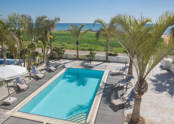 Adaman - Stunning 3 Bedroom Seafront With Pool - Close To The Vila
