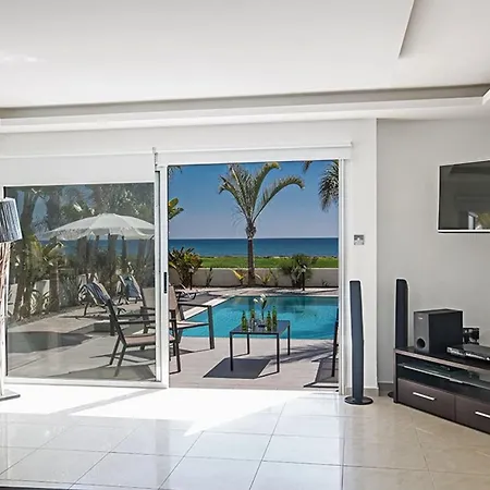 Adaman - Stunning 3 Bedroom Seafront With Pool - Close To The Vila