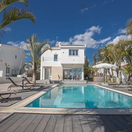 Adaman - Stunning 3 Bedroom Seafront With Pool - Close To The Vila